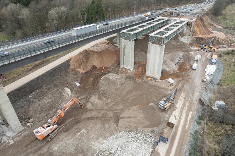 Der Rückbau der Grumbachtalbrücke ist im vollen Gange