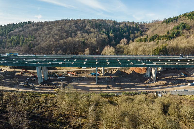 Der Rückbau der Grumbachtalbrücke ist im vollen Gange