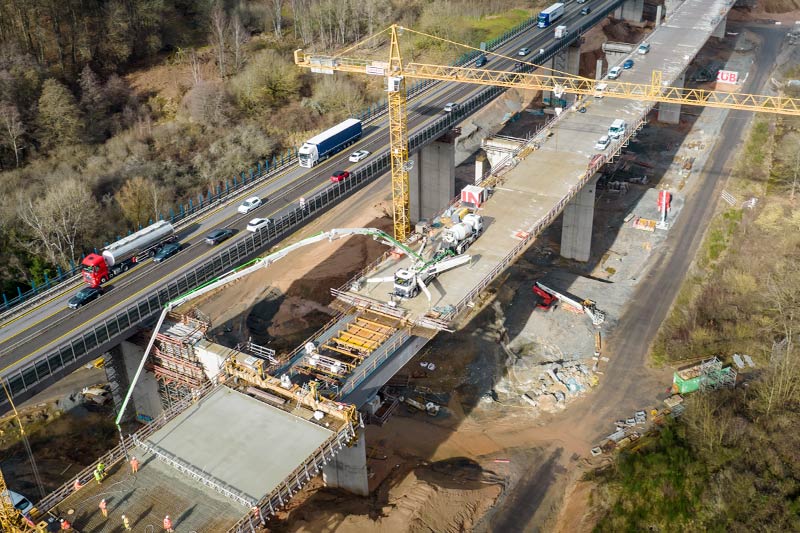 An der Grumbachtalbrücke wird der zweite Überbau betoniert